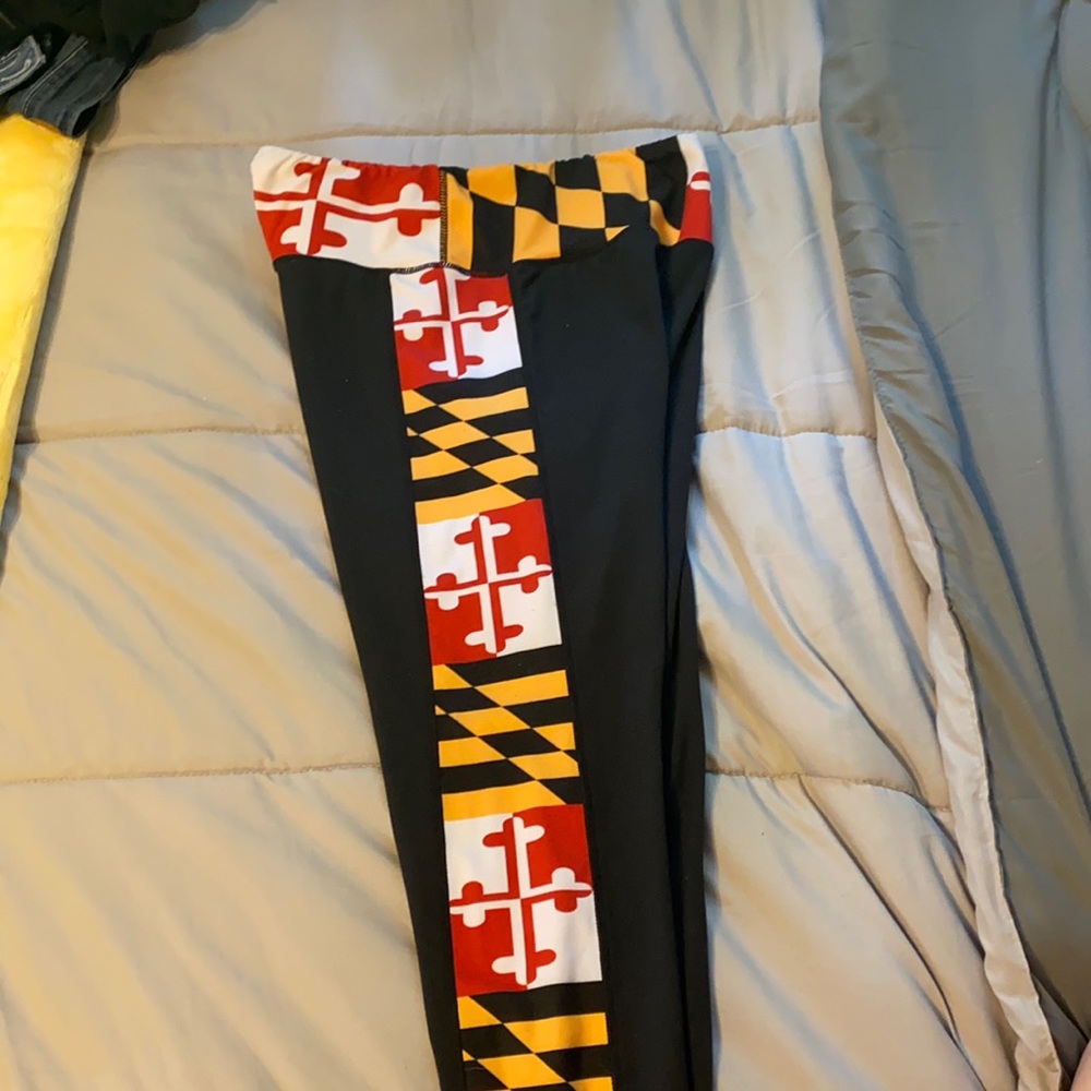 Size medium Maryland print leggings